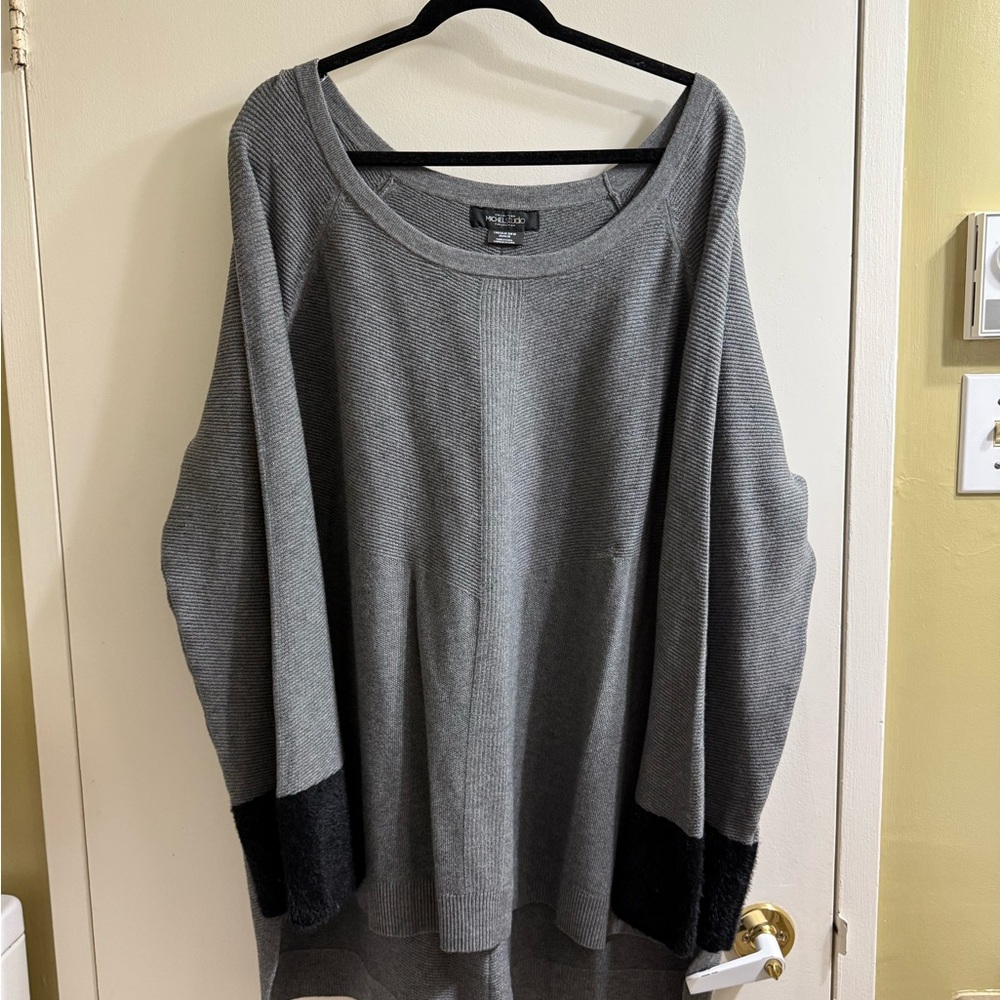 Michel Studio chic Textured Gray top with fuzzy black wrist strips